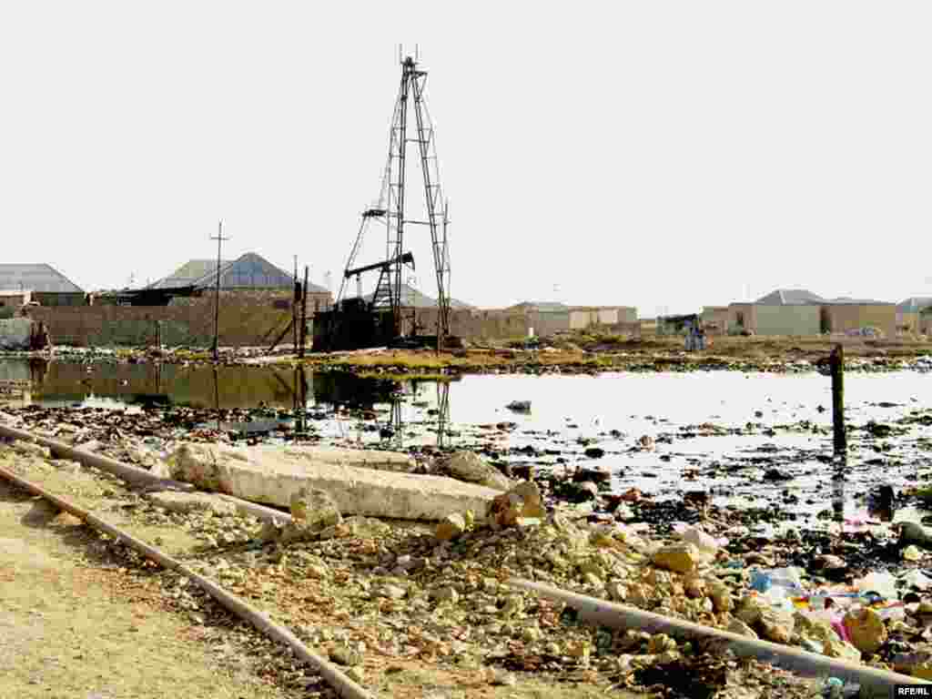 Bakının Balaxanı, Şüvəlan qəsəbələrindən və «İkinci mədən ərazisi»ndən fotosessiya... Ətraflı