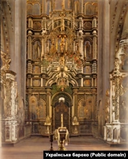 Інтер’єр Микільського собору. Київ, світлина початку XX століття. Іконостас собору мав 7 ярусів