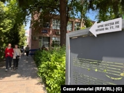 Secție de vot din București, 4 mai 2025.