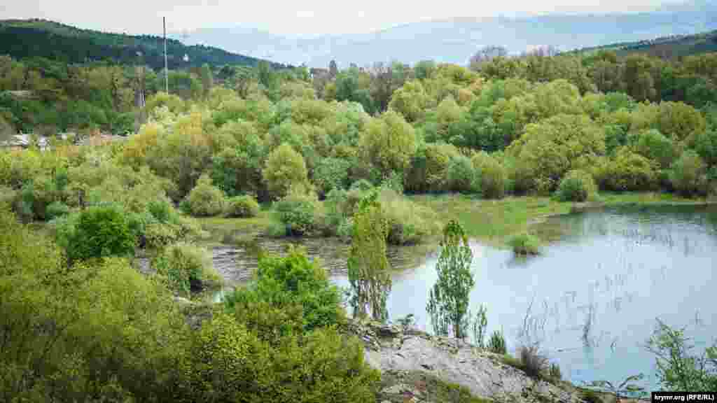 У Ферсманово закінчується річка Салгир і починається Сімферопольське водосховище