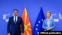 Kryeministri i Maqedonisë së Veriut, Zoran Zaev, gjatë takimit me presidenten e Komisionit Evropian, Ursula von der Leyen. Bruksel, 10 maj, 2021.