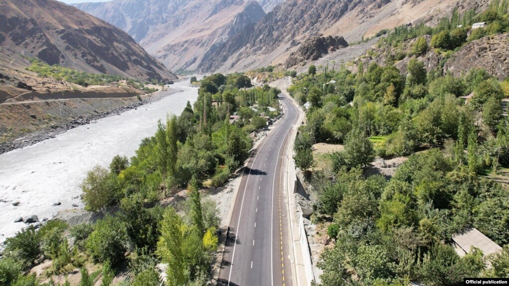 В Таджикистане началось строительство дороги Дарваз-Рушан