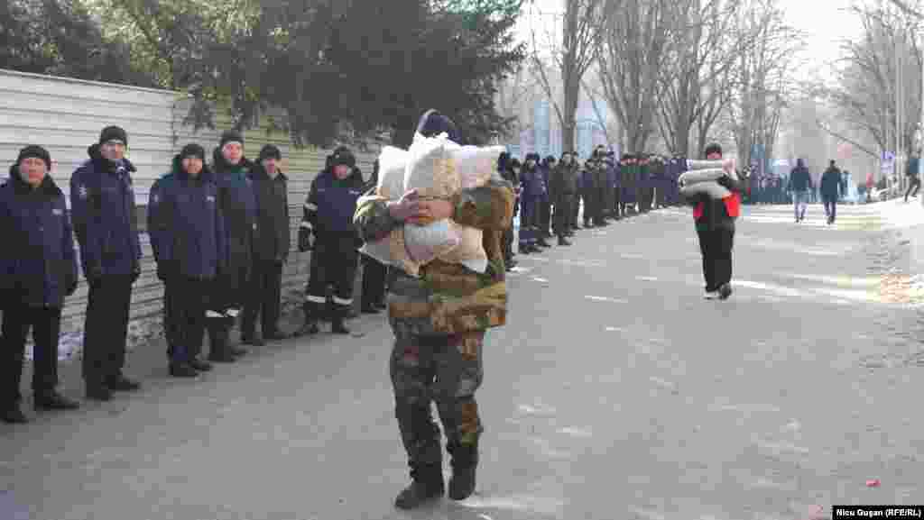 21 ianuarie 2016. Saci de covrigi pentru protestatari