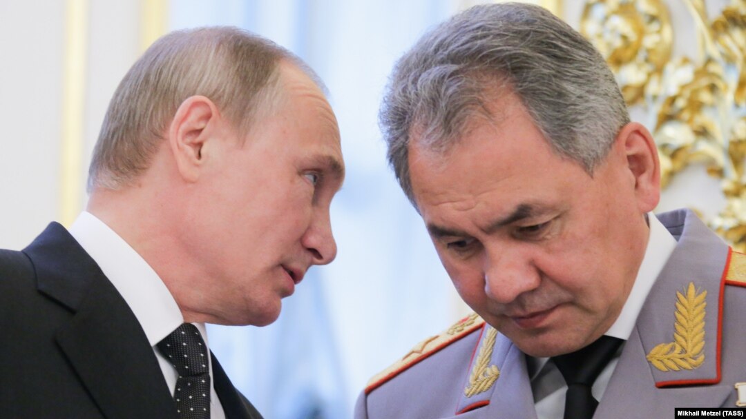 Президент РФ Владимир Путин и министр обороны РФ Сергей Шойгу
