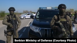 Pripadnici Vojne policije u akciji na teritoriji opštine Kanjiža, na severu Srbije, tokom koje su pronađene eksplozivne naprave, saopštilo je Ministarstvo odbrane Srbije, 5. aprila 2026. 