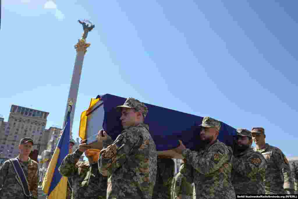 Церемонія прощання з Джаном Себастьяном «Оніксом» Рестрепо Мазо відбулася на майдані Незалежності