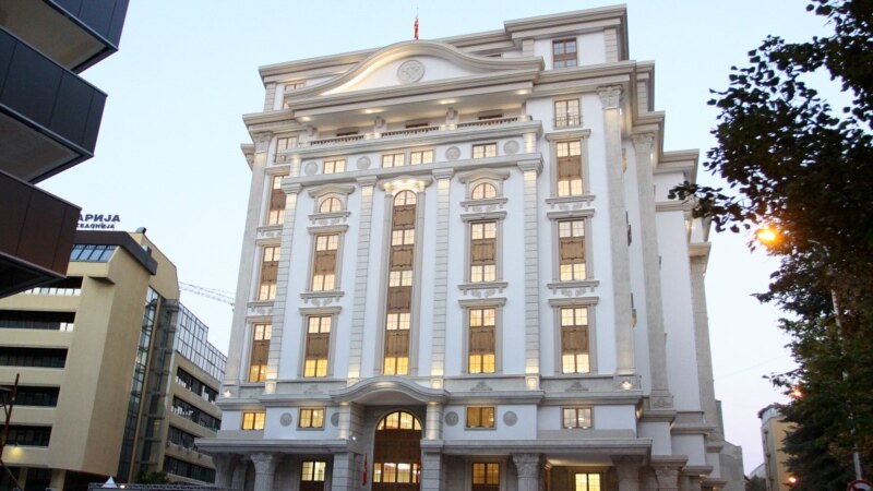 Заменик министерката за финасии Петрова обвинува за незаконски вработувања, Министерството негира