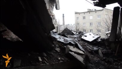 Debaltseve – Gunmen, Looting, And Bread Queues