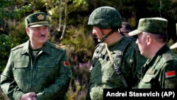 Александр Лукашенко посещает военные учения под Гродно 22 августа 2020 года