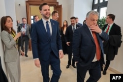 Виктор Орбан и приехавший в Венгрию поддержать его вице-президент США Джей Ди Вэнс