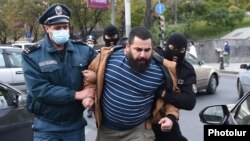 Armenia -- Police officers detain an opposition protester demanding Prime Minister Nikol Pashinian's resignation, Yerevan, November 20, 2020.