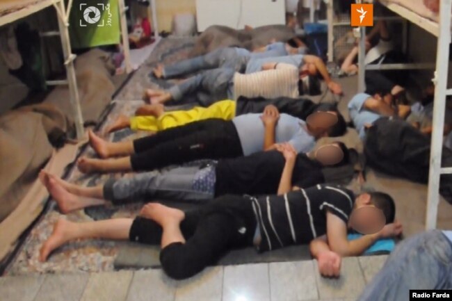 Prisoners sleep on the floor of Evin Prison in overcrowded conditions. (file photo)