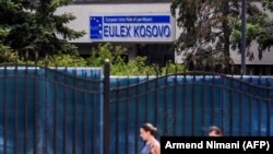 U blizini sedišta Misije Evropske unije za vladavinu prava na Kosovu (EULEKS) u Prištini 8. juna 2018.