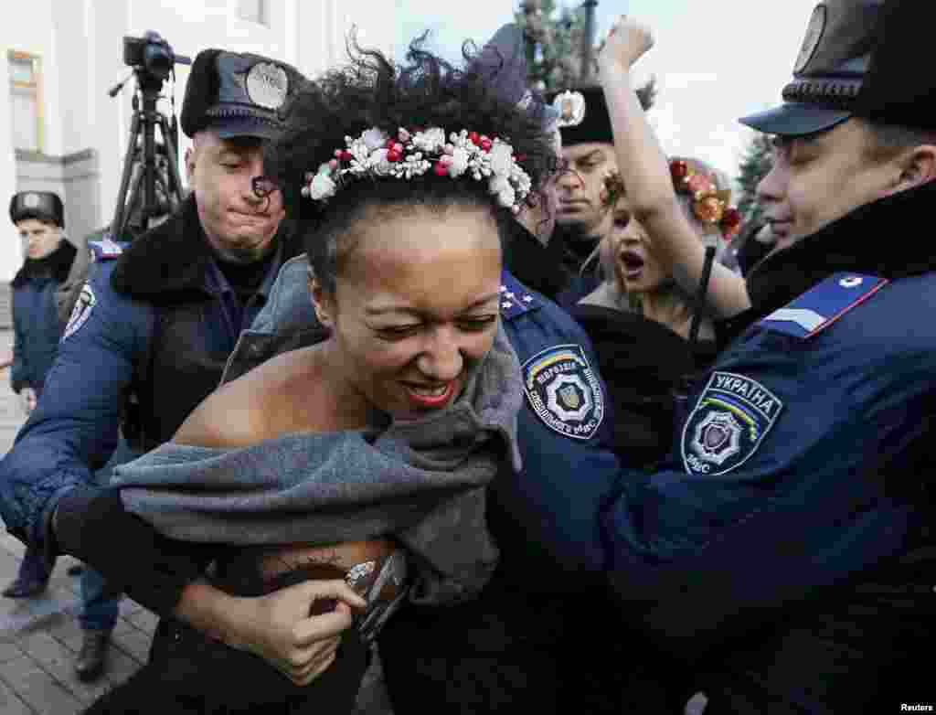 Ukrainian police detain activists of the women&#39;s rights group Femen as they protest against homophobia outside the parliament building in Kyiv on November 12. (Reuters/Gleb Garanich)