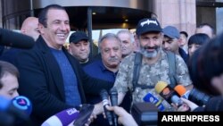 Armenia - Businessman Gagik Tsarukian (L) and protest leader Nikol Pashinian speak to reporters in Yerevan, 2 May 2018.