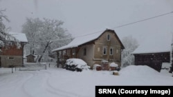 Snijeg je u pojedinim područjima napadao i do 30 centimetara, selo kraj Krupe na Uni, 27. mart 2026.