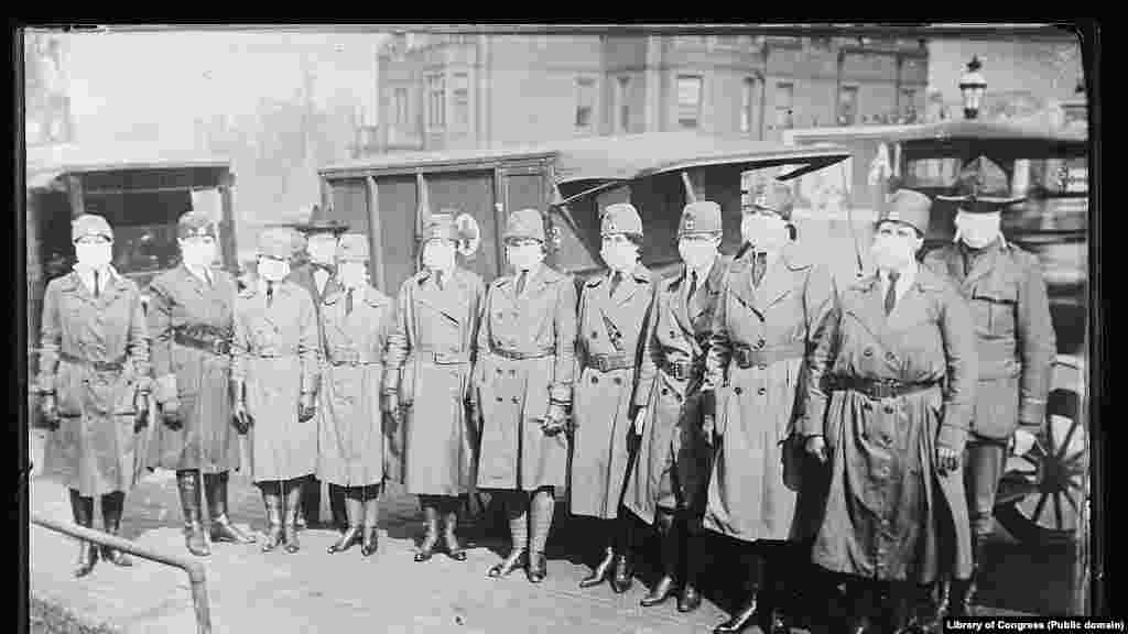 Članovi Crvenog krsta na dužnosti u pet ambulanti tokom pandemije Španske gripe, 10. oktobar 1918. Stotinu dvije godine kasnije, 21.marta 2020. osoblje Crvenog krsta dezinfikuje selo u Indoneziji u cilju spriječavanja korona virusa.&nbsp; &nbsp; 