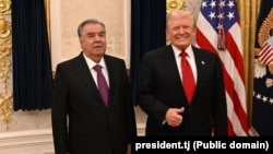 Президент Таджикистана Эмомали Рахмон и президент США Дональд Трамп