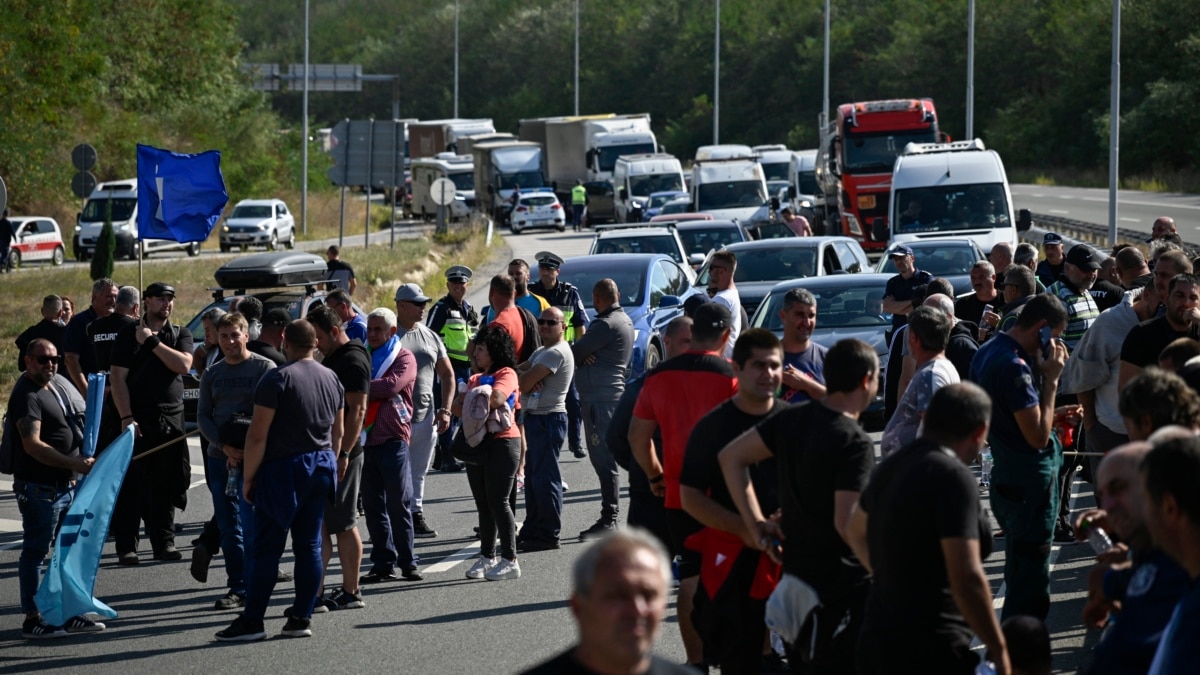 Bulgarian Energy Workers Block Roads For Fourth Day To Protest Green Transition Plans - Vimarsana News