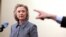 Hillary Clinton în 2015 dînd explicații la Washington în afacerea administrării e-mailurilor