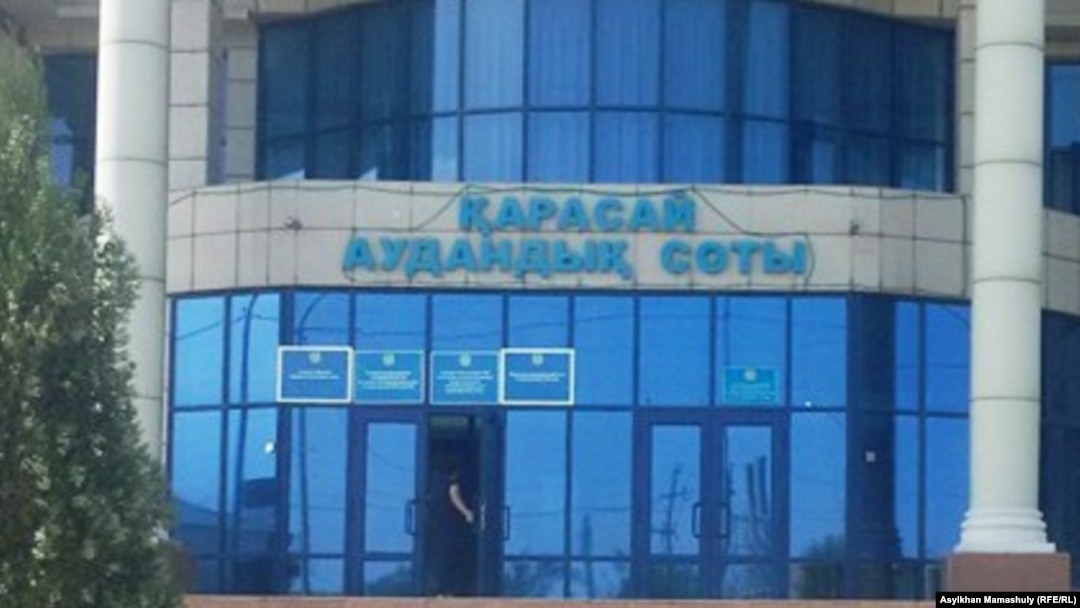 Бір ресейлік киім ауыстыратын бөлмеге абайсызда кіріп кеткен.