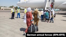 Evaukacija iz Avganistana preko aerodroma u Uzbekistanu ka Njemačkoj, Taškent, 19. avgust 2021. 