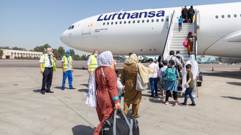Өзбекстан аркылуу 2 миңдей чет элдик Ооганстандан эвакуацияланды