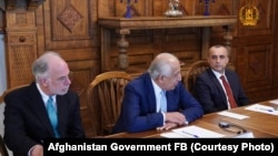 زلمی خلیلزاد نماینده ویژه امریکا برای صلح افغانستان حین دیدار با محمد اشرف غنی رئیس جمهوری افغانستان در کابل