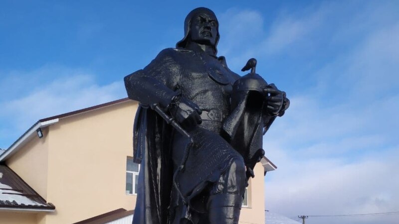 В Баймакском районе Башкортостана открыли памятник батыру и тархану Алдару Исекееву