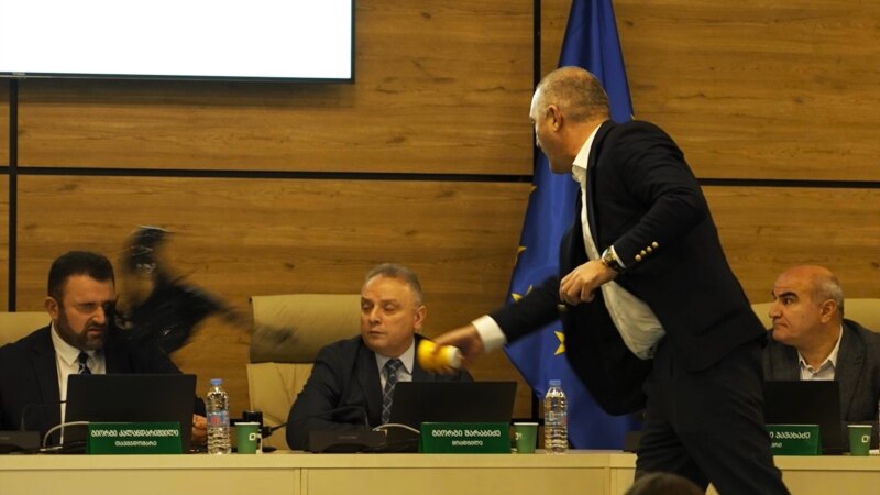 “ეს იყო გულწრფელი პროტესტი” – დავით კირთაძე ცესკოს თავმჯდომარისთვის საღებავის შესხმაზე