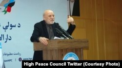 دَ افغانستان د سولې عالي شورا د دارالانشاء رئیس محمد عمر داوودزی یوه خبري غونډې ته د وینا پر مهال, 25 Feb 2019 