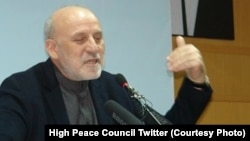 د افغانستان د سولې عالي شورا د دارالانشا او د سولې مشورتي لويې جرګې د دايرېدو د کمېسيون رئيس محمد عمر داودزی