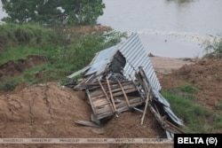На месцы абвалу берагу Дзьвіны