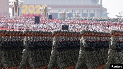 Ол кондициялайды, сосын олар сүйіседі.