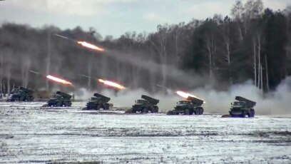 Армиите на Русия и Беларус започнаха в четвъртък мащабни военни