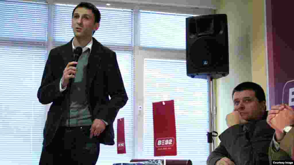 Novinar RSE, Miloš Teodorović, nakon dobijene nagrade ''Mamula'' obratio se prisutnima, Beograd, novembar 2006. 