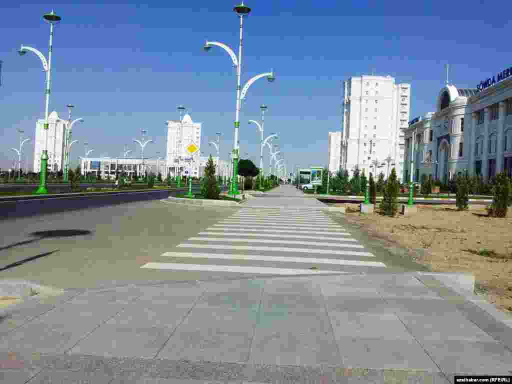 Aşgabadyň "10 ýyl abadançylyk" şaýolynyň ugry