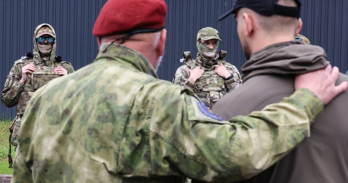 Banorët e një qyteti rus bashkohen për ta kundërshtuar rekrutimin me forcë për të luftuar në Ukrainë