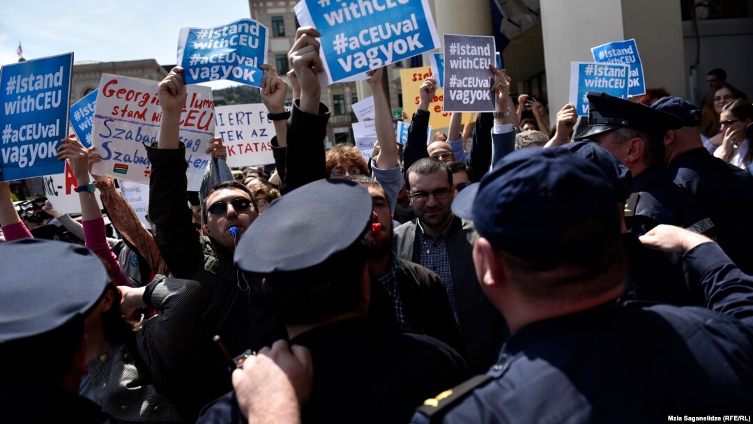 Tbilisi, u Gruziji gdje je Viktor Orban danas u posjeti oragnizovani su protesti protiv mađarskog premijera Orbana, 21. april 2017. 