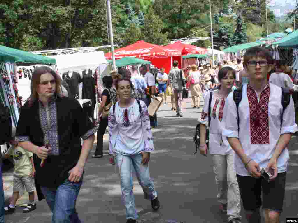 Та не зважаючи на це організатори розраховують, що «Країну Мрій» відвідає близько 150 тисяч людей.