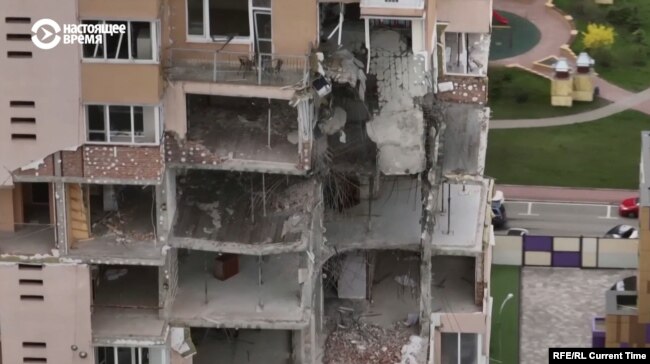 Ndërtesa ku jetonte Konstantin Lishchuku para se të goditej nga një predhë e forcave ruse më 26 shkurt 2022.