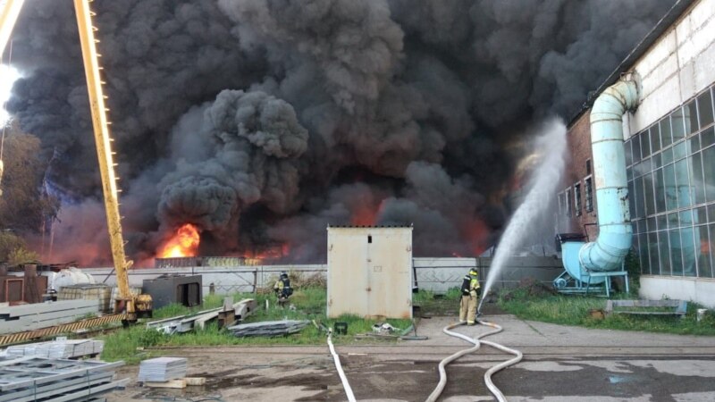 В Набережных Челнах произошел пожар на складе на площади тысячи кв. метров
