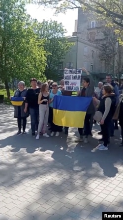 Протестующие против российской оккупации в Херсоне, апрель 2022 года