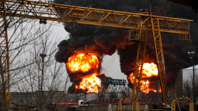Россия теряет 600 тыс баррелей нефтепродуктов в день из-за атак на НПЗ