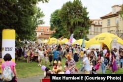 Сады Фюрстэнбэрга, дзе знаходзіцца пасольства Польшчы ў Празе