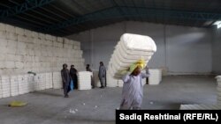 روزانه ده‌ها تُن پنبه تولید شده در کندهار به بیرون از افغانستان صادر می‌شود.