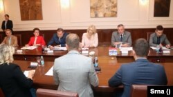 Gradonačelnik Banjaluke, Draško Stanivuković (sredina, okrenut leđima) se sastao sa predstavnicima 