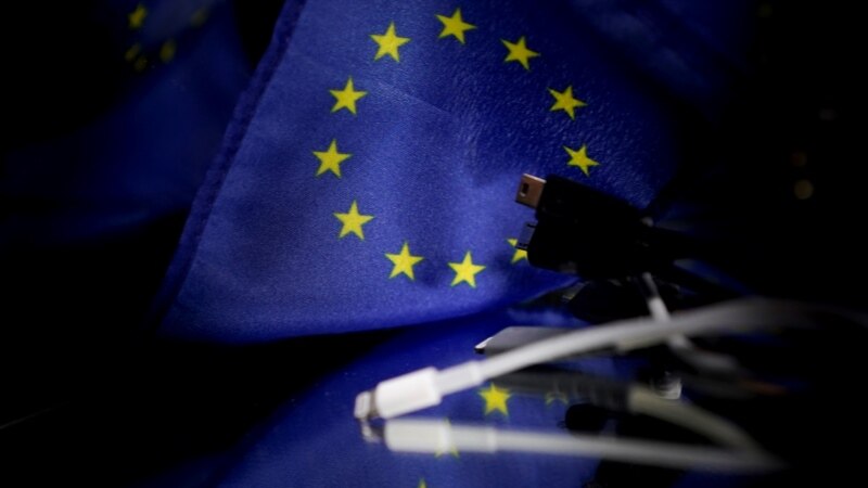 BE-ja pajtohet që për pajisjet elektronike të përdoret mbushës i njëjtë 