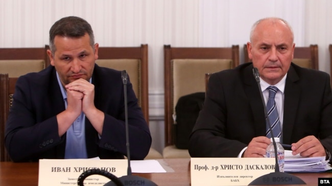 Зам.-министърът на земеделието Иван Христанов и директорът на БАБХ проф. Христо Даскалов по време на изслушване в Народното събрание.