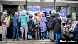 Украинские беженцы в центре приема беженцев в Риге, Латвия. Март 2022 года.